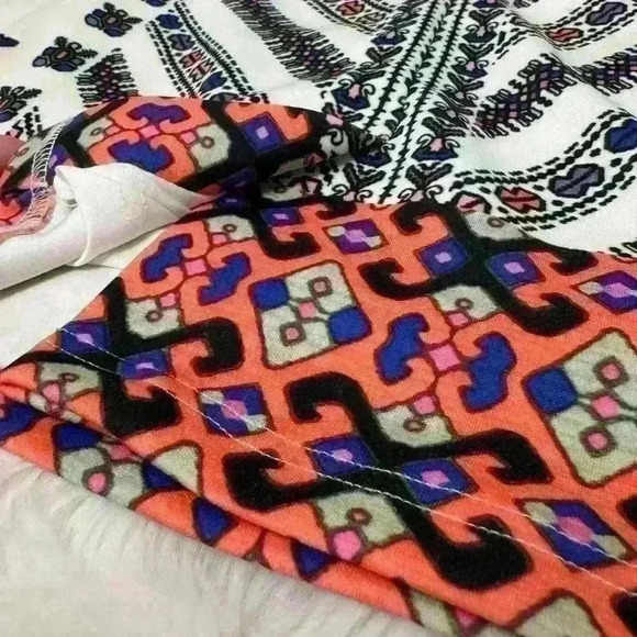 Women’s XS Colourful Pattern Pencil Skirt with a  Flattering Back Slit - Picture 9 of 14